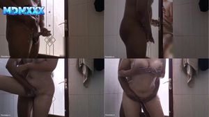 Tante Tiba Tiba Masuk Ketika Aku Sedang Coli Di Kamar Mandi